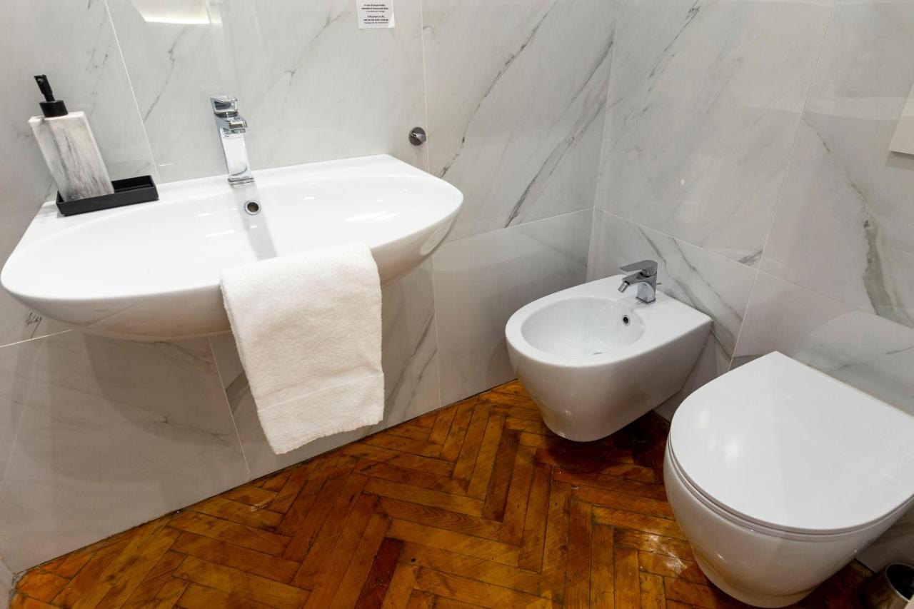 Amazing Studio In The City Center + Wifi Triest Exterior foto