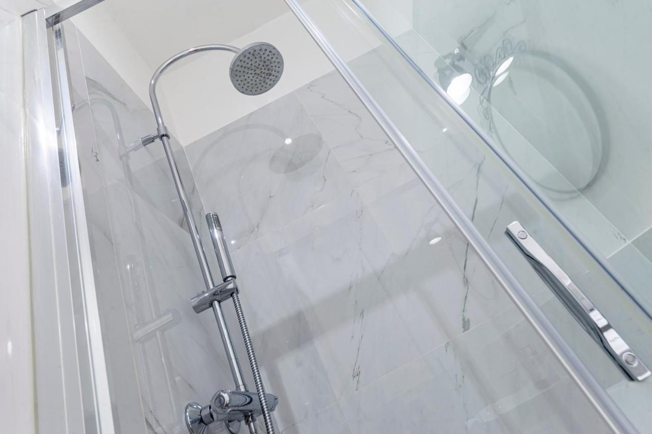 Amazing Studio In The City Center + Wifi Triest Exterior foto